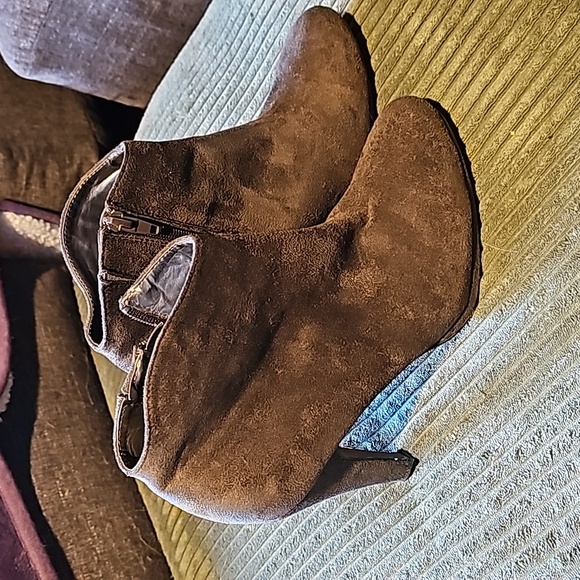 Brown suede Zip Booties hi heel. Size 41/10 - Picture 6 of 10